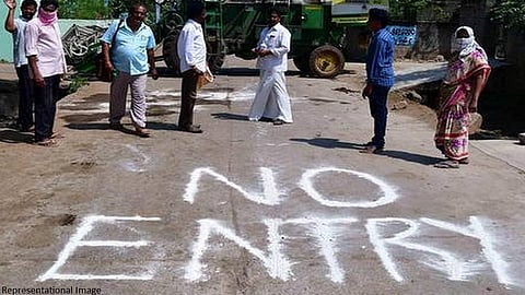 ...आणि आई म्हणाली, मी पाया पडते तु नको जाऊ !