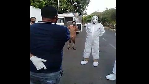 ...अखेर डॉक्टरांना ते दोन्ही शवं पुन्हा नेऊन दुसऱ्या स्मशानभूमीत अंत्यविधी उरकून घ्यावा लागला