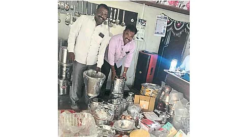 Sangli Friendship Hands Of Help Forward : Sangli Marathi News