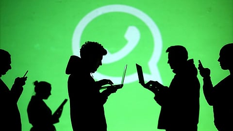 महिलांचं WhatsApp स्टेटस पाहणाऱ्यांनो सावधान, पोलिस ठोकतील तुम्हाला बेड्या