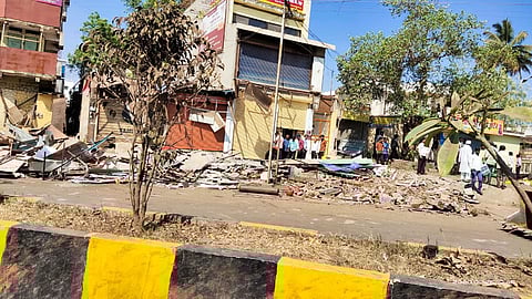 Video : जेव्हा पाेलिस धावून येतात पालिकेच्या मदतीला