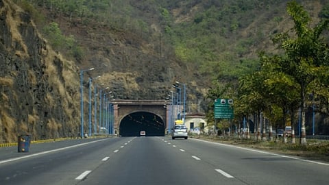 अवजड वाहनांसाठीचा टोल दुप्पट