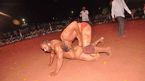 विट्यातील जमदाडे - खत्री यांची कुस्ती बरोबरीत