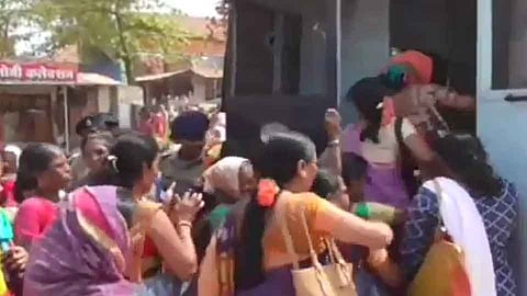 सिंधुदुर्गात अंगणवाडी कर्मचाऱ्यांचे जेलभरो आंदोलन