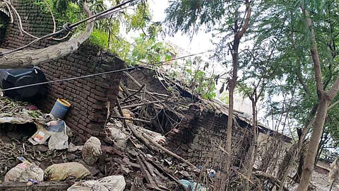 #KolhpaurFloods पडलेले घर कसे उभे करायचे हाच मोठा प्रश्न