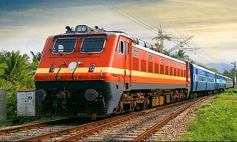 पावसामुळे रेल्वे सेवा विस्कळीत