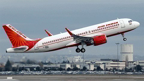 Tickets for flights on New Year's and Christmas days have become 30 percent cheaper