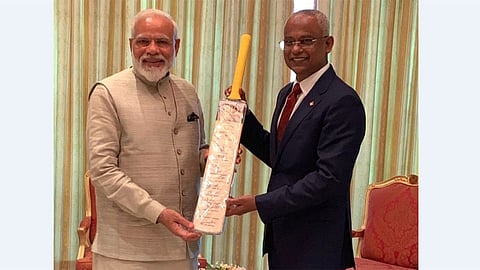 पंतप्रधान मोदींनी मालदीवच्या राष्ट्राध्यक्षांना बॅट दिली; कारण...