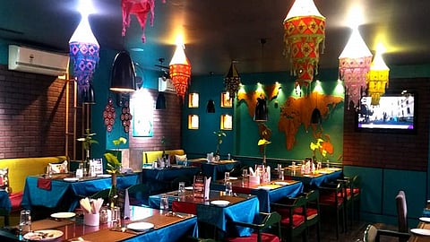 कोरोनाच्या कठोर निर्बंधांमुळे हॉटेलचालक त्रस्त; नववर्षस्वागतासाठीतरी  दीडपर्यंत वेळ वाढविण्याची मागणी