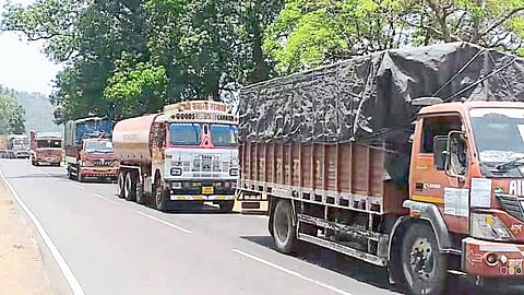 Heavy Trafic In Kashedi Ghat Ratnagiri Marathi News