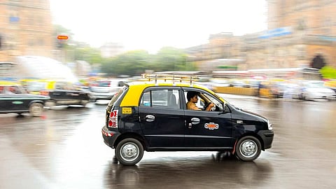 Night Curfew in Mumbai | संचारबंदीमुळे मुंबईतील टॅक्सी व्यवसाय पुन्हा अडचणीत