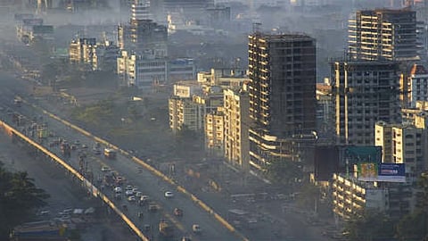 Pollution in Mumbai | मुंबईत पुन्हा हवेची गुणवत्ता खालावली; धुरक्यामुळे त्रास; हृदयरोग्यांसाठी धोक्याचा इशारा