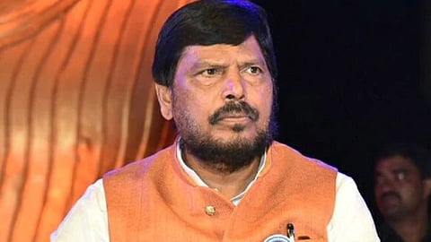 रामदास आठवले यांच्या सुरक्षेत कपात केल्याने कार्यकर्ते संतप्त! मुख्यमंत्री निवासस्थानासमोर आंदोलनाचा इशारा