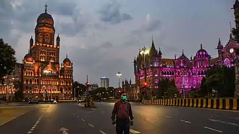 Breaking : मुंबईत पुन्हा संचारबंदी लागू; वाढत्या कोरोनाबाधितांच्या आकडेवारीमुळे निर्णय