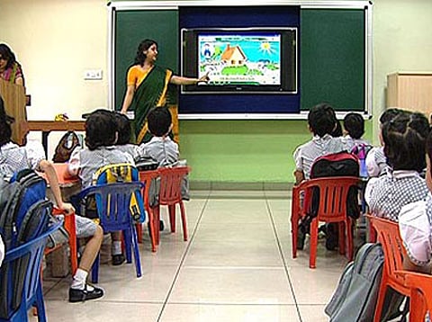 डिजिटल क्लासरुम...छे हाे, खाेल्या द्या !