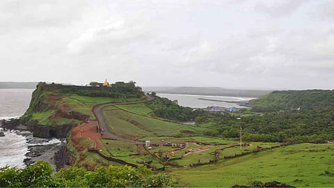 नवलाई अन् थरार - रत्नदुर्ग