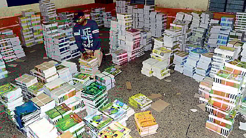 बालभारतीची पुस्तके पिंपरीत दाखल