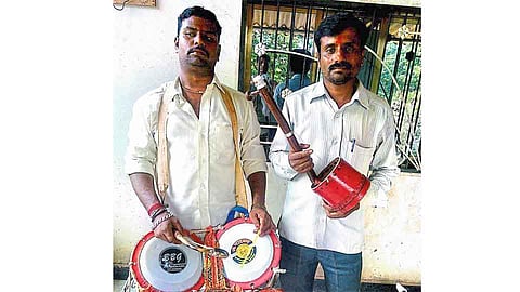 देशावरचे गोंधळी देवी महिम्यामुळे गावतळेत