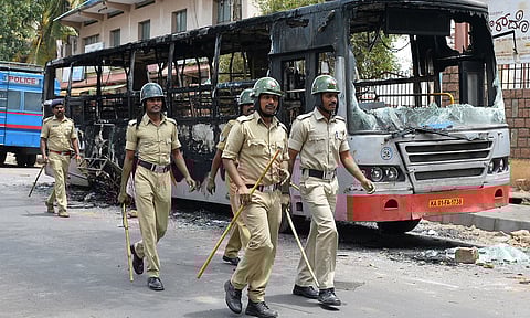 मुंबई पोलिसांचा मोठा निर्णय ! जमावबंदी लागू करण्याचे दिले आदेश...