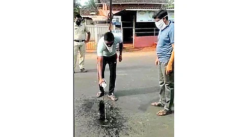 Crime Against Youth Who Spit On Road Sindhudurg Marathi News