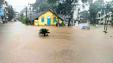 #KonkanRains चिपळूणला पुराचा विळखा