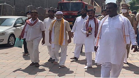 'अॅड आंबेडकरांच्या नव्या दिंडीयात्रेचे स्वागतच करावे लागेल', शिवसेनेचा टोला