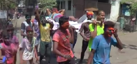 The funeral was held alive in Solapur