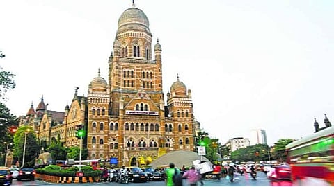 मुंबई पालिका खासगी रुग्णालयांना लसीकरणासाठी केंद्रे म्हणून घोषित करण्याची शक्यता