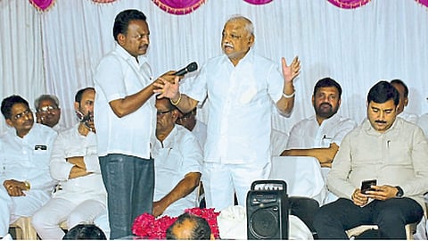 नांदेड - राष्ट्रवादीचे जिल्हाध्यक्ष (ग्रामीण) बापुसाहेब गोरठेकर यांनी सोमवारी कार्यकर्ता बैठकीमध्ये पक्षाला रामराम ठोकल्याची भूमिका जाहीर केली.