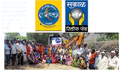 बेलोशी - गाळ काढण्याचा कामाचा प्रारंभ करताना तहसीलदार रोहिणी आखाडे, राजेश सोळसकर, राजेश निंबाळकर, मंदा बेलोशे आदी.