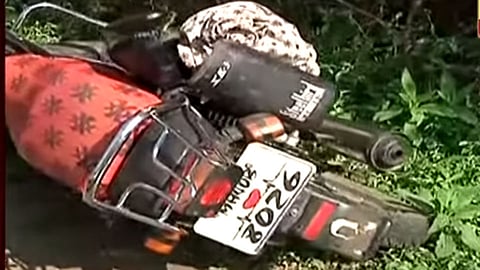 शरद पवारांच्या ताफ्यातील वाहनाची दुचाकीला धडक