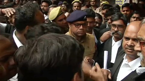 Crude bomb hurled in a Lucknow court