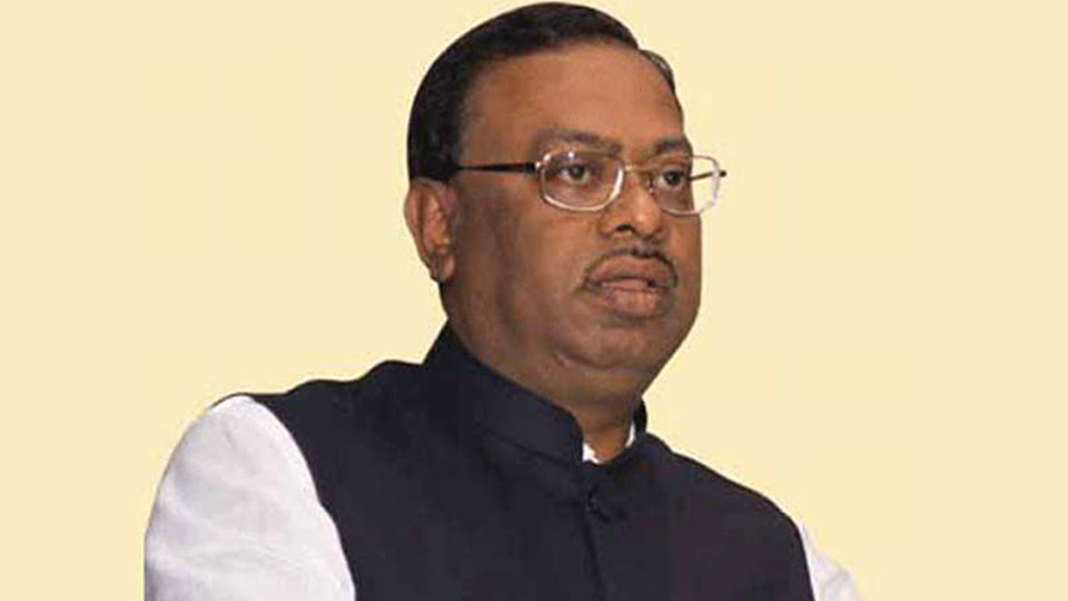 Chandrashekhar Bawankule is on tour of Hingoli