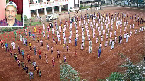 चिखली - स्वसंरक्षणाच्या प्रशिक्षणात सहभागी तरुणी व महिला.