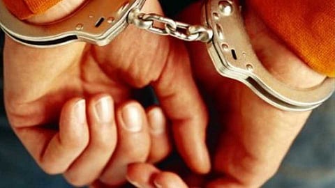 लाच घेताना अटक
