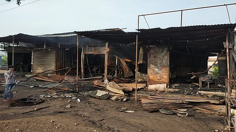 Four shops burnt down in the fire broke out in Narayangaon at midnight