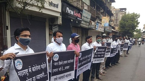 Give permission to open shop pune mini lockdown traders protest corona