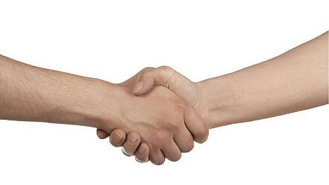 उत्सवादरम्यान शारिरीक संपर्क नकोच, संपर्काशिवाय शुभेच्छा द्या!