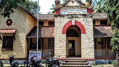 डॉक्टर नसल्यामुळे ग्रामीण रुग्णालय परिसरात शुकशुकाट आहे.