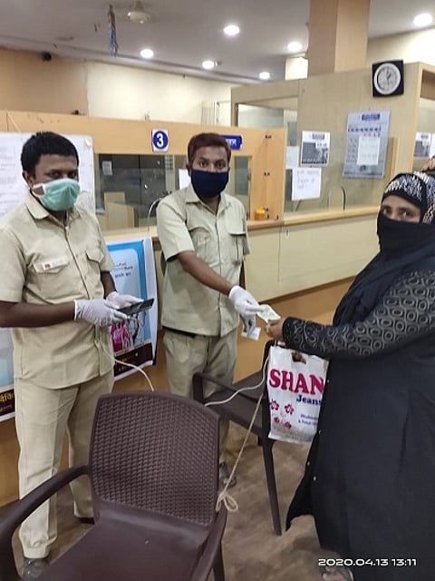 Get Money Into Jan Dhan Through Post Office, Postman