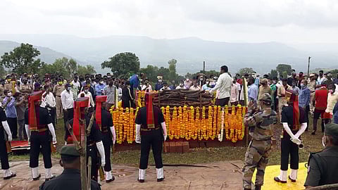 लेह-लडाख सीमेवर जवान सचिन जाधव यांना वीरमरण, दुसाळेत शासकीय इतमामात अंत्यसंस्कार