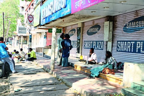 परिस्थितीशी झगडणाऱ्या भिकाऱ्यांची फरफट थांबेना