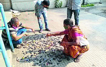 Ichalkaranji exercises while searching for the keys of confiscated vehicles