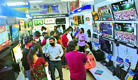 Gold days to buy in Corona too; Demand for gold and silver, smart phones, electronics
