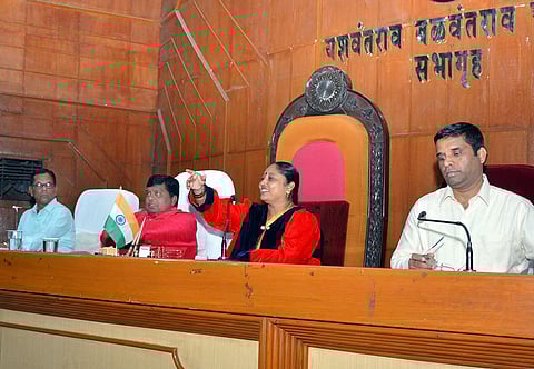 पहिल्या सभेच्या परिक्षेत सोलापूरच्या महापौर उत्तीर्ण