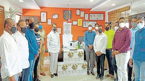 ऑक्सिजन ग्रुपला यंत्रांचे पाठबळ; पालकमंत्र्यांकडून कौतुक