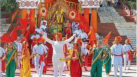 पुणे : शिवाजी महाराजांवरील महाआरतीचे सुरू असलेले चित्रीकरण.