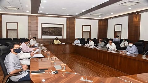 आज वर्षा बंगल्यावर अतिवृष्टीग्रस्त भागाच्या मदतीसाठी मंत्रिमंडळाची बैठक