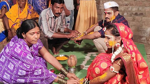 भावांनो, लॉकडाउन आहे तोपर्यंत लग्न घ्या उरकून; नाहीतर...