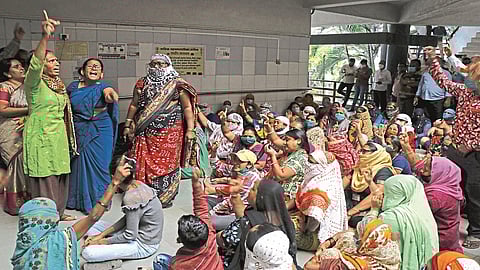 Municipal employees agitation